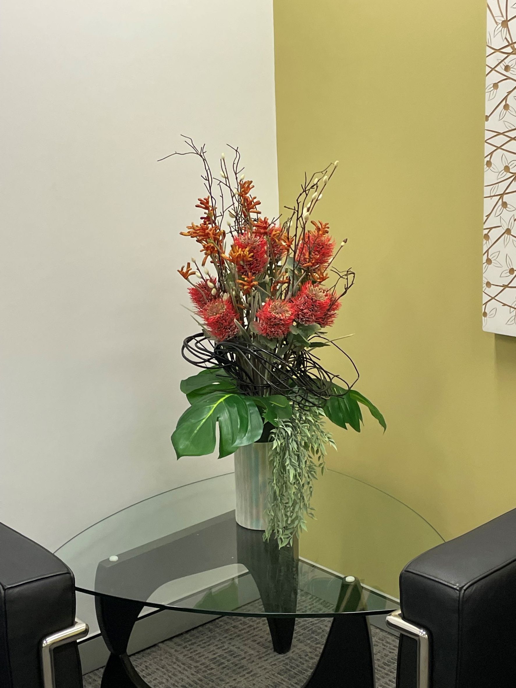 Artificial flowers and fake flower arrangements
